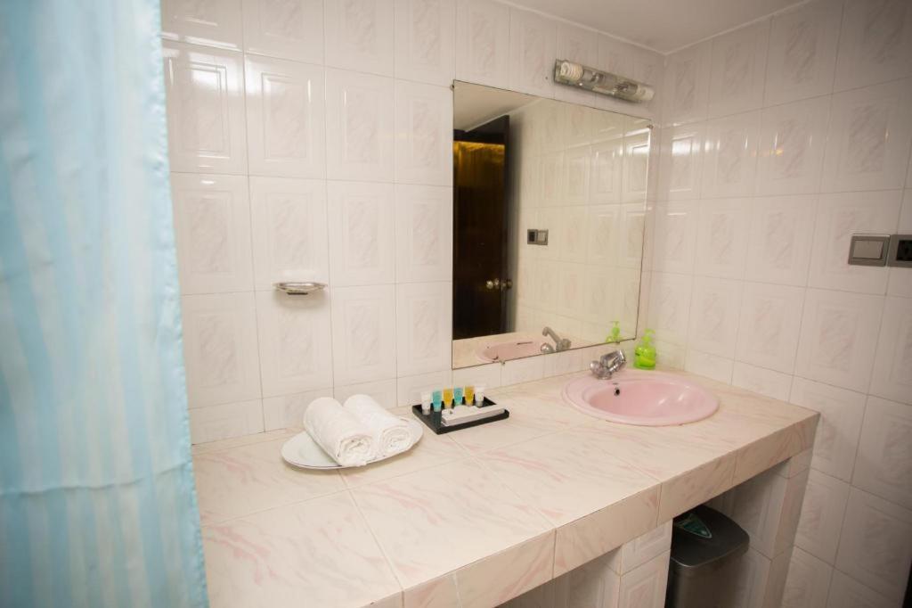 Hotel Tropical Daisy Dhaka Zewnętrze zdjęcie
