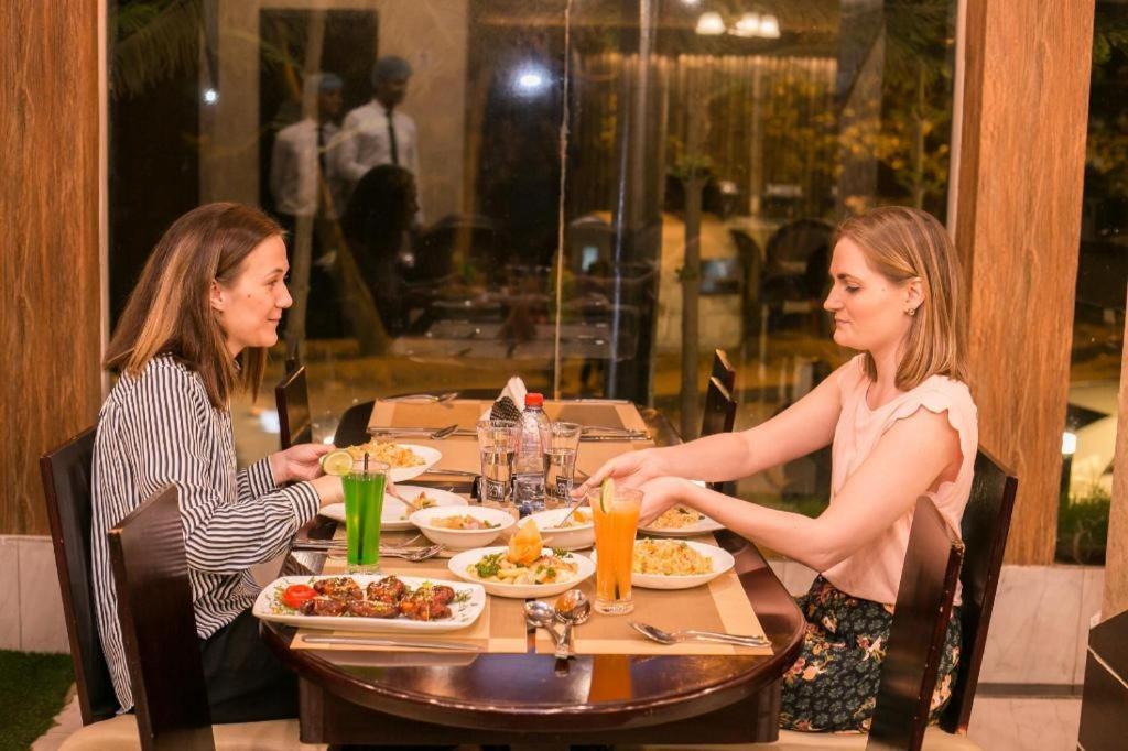 Hotel Tropical Daisy Dhaka Zewnętrze zdjęcie